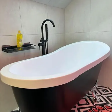 Lejlighed Game Over Magenta